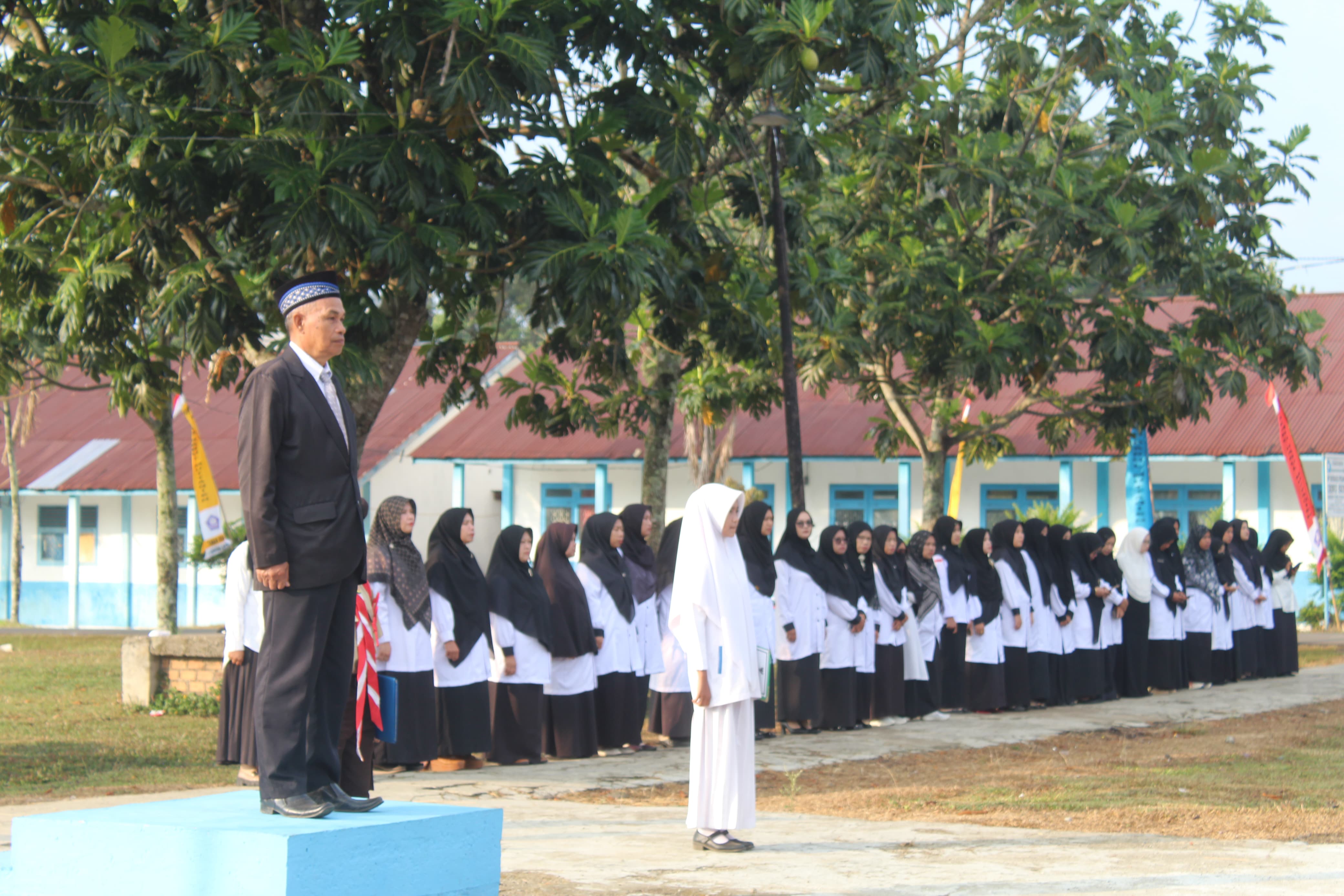 UPACARA PERINGATAN HUT KEMERDEKAAN RI YANG KE-81 DI PONDOK PESANTREN DEMPO DARUL MUTTAQIEN