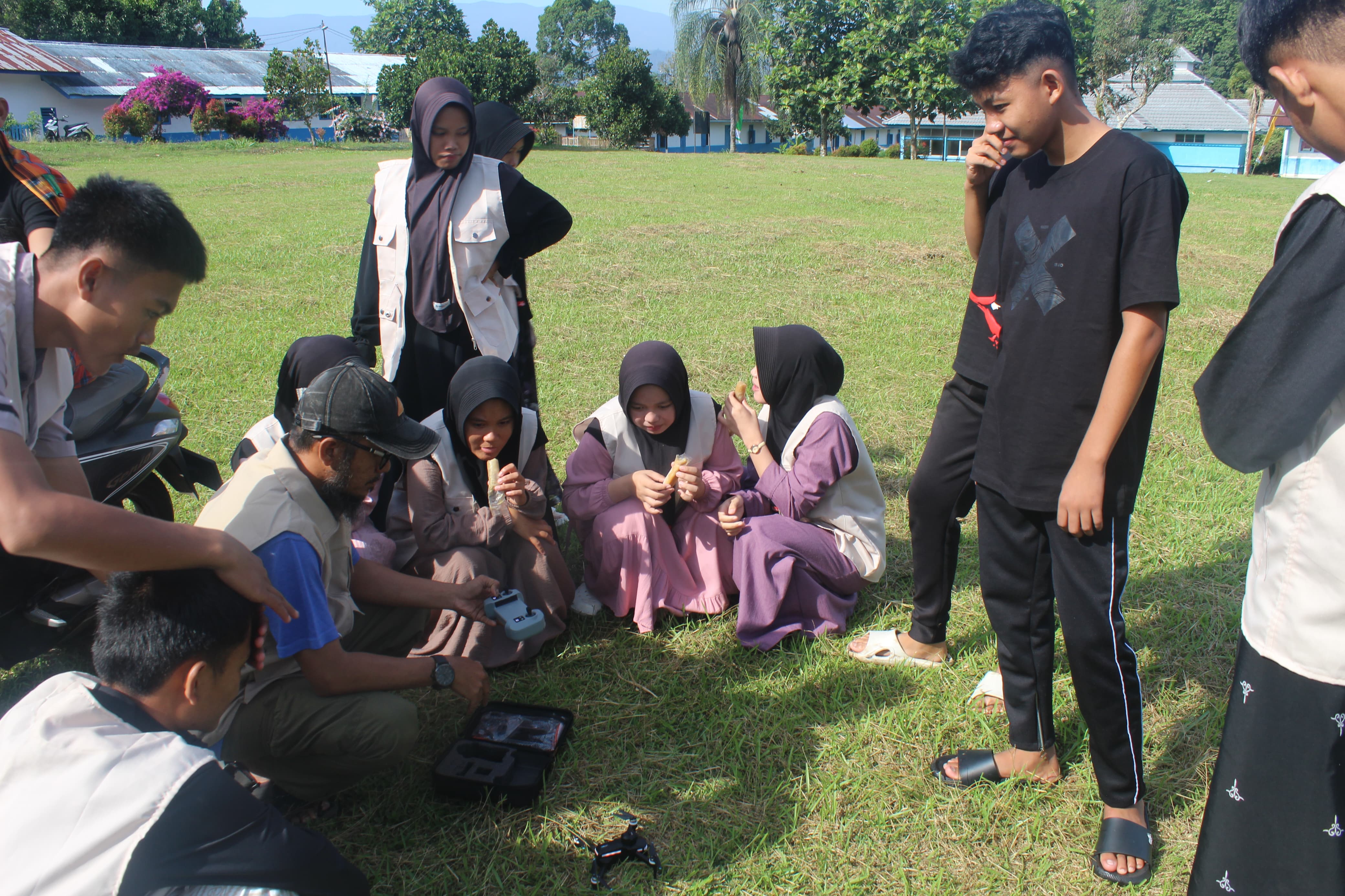 Pondok Pesantren Dempo Darul Muttaqien Hadirkan Ekstrakurikuler Fotografi, Santri Mulai Pelajari Teknologi Drone