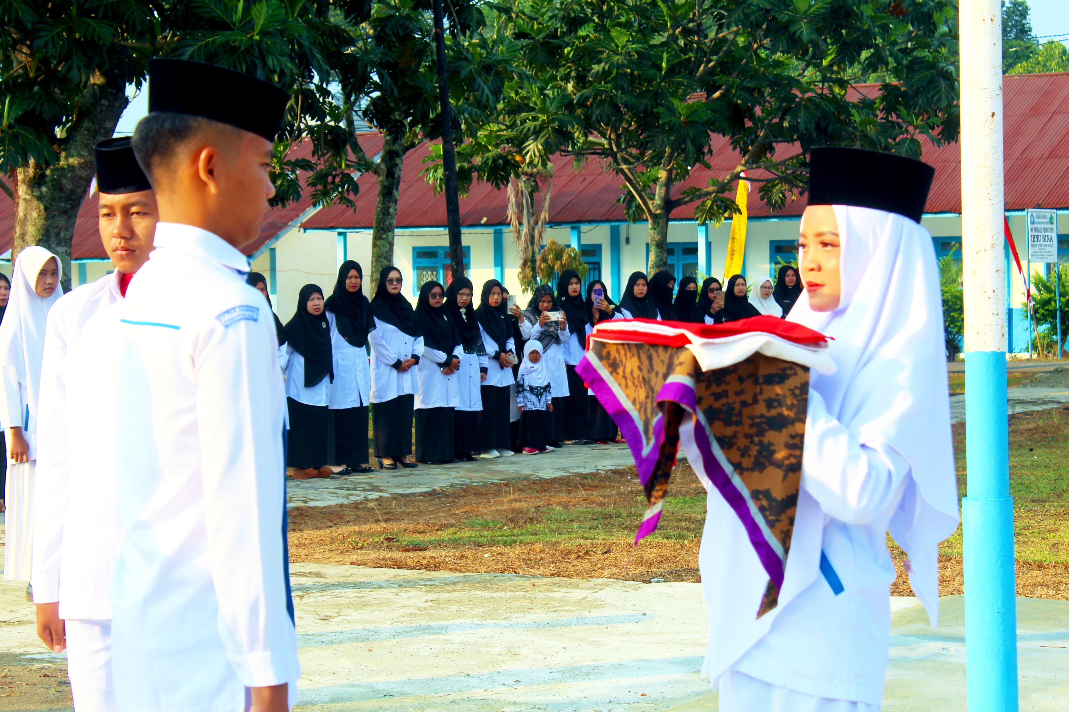 UPACARA PERINGATAN HUT KEMERDEKAAN RI YANG KE-81 DI PONDOK PESANTREN DEMPO DARUL MUTTAQIEN
