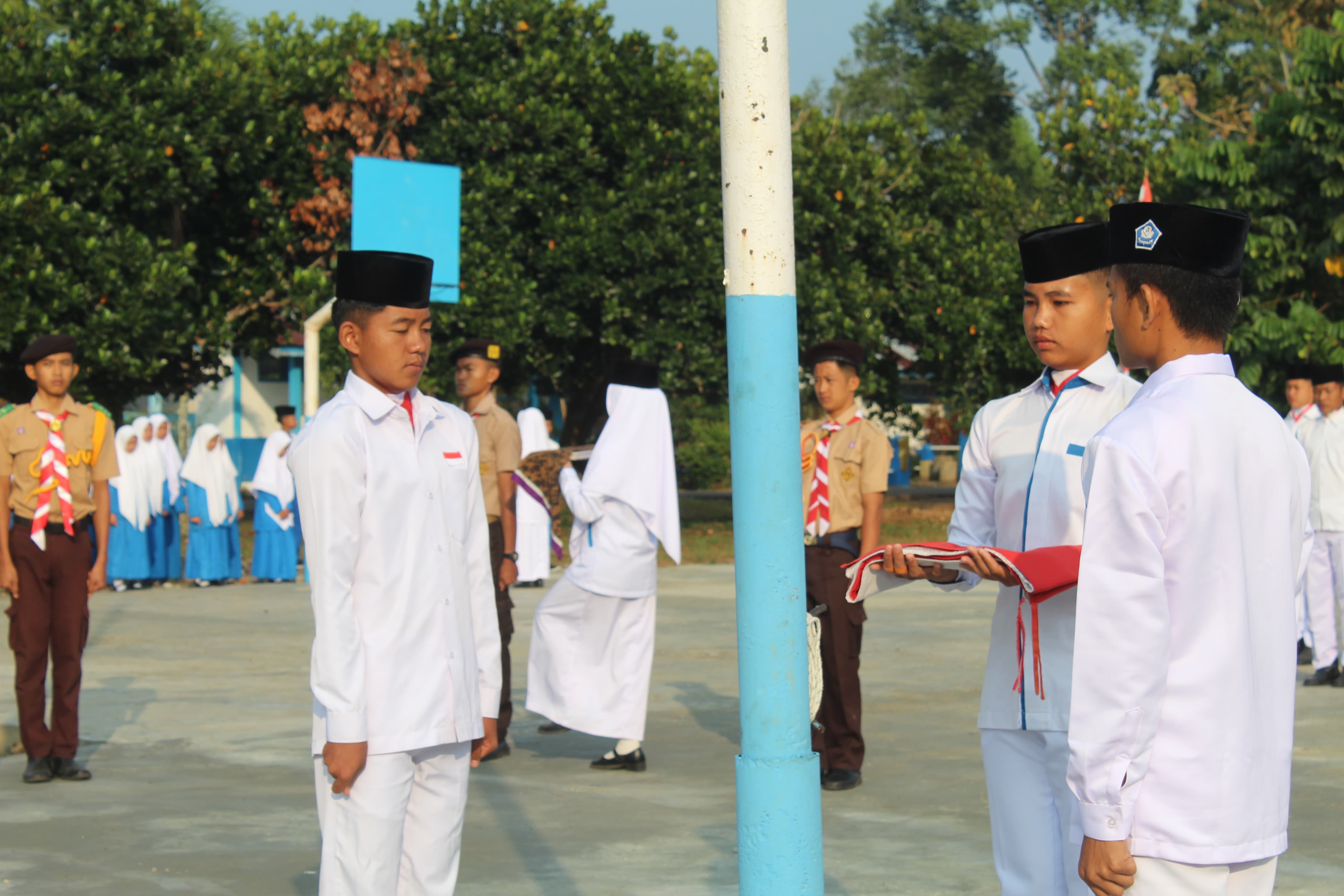 UPACARA PERINGATAN HUT KEMERDEKAAN RI YANG KE-81 DI PONDOK PESANTREN DEMPO DARUL MUTTAQIEN