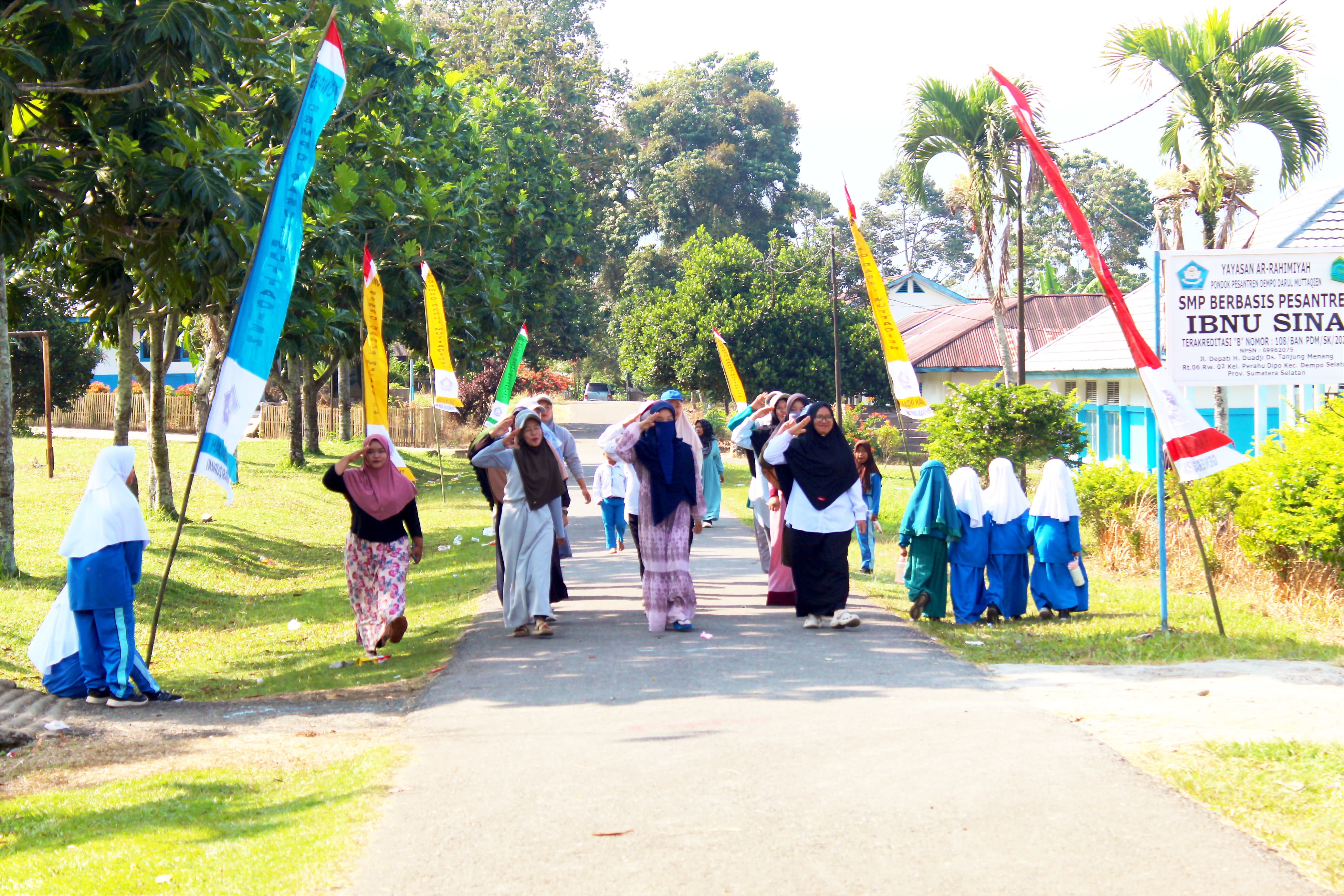 Semangat Menyambut HUT ke-81 RI, Ustadz, Ustadzah, dan Staf PP Dempo Darul Muttaqien Intensif Berlatih PBB untuk Lomba Tingkat Kota Pagar Alam