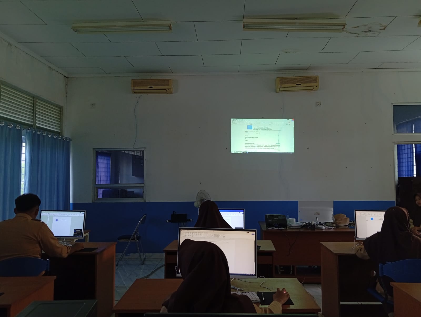 UJIAN PRAKTIK KOMPUTER MADRASAH ALIYAH DEMPO DARUL MUTTAQIEN